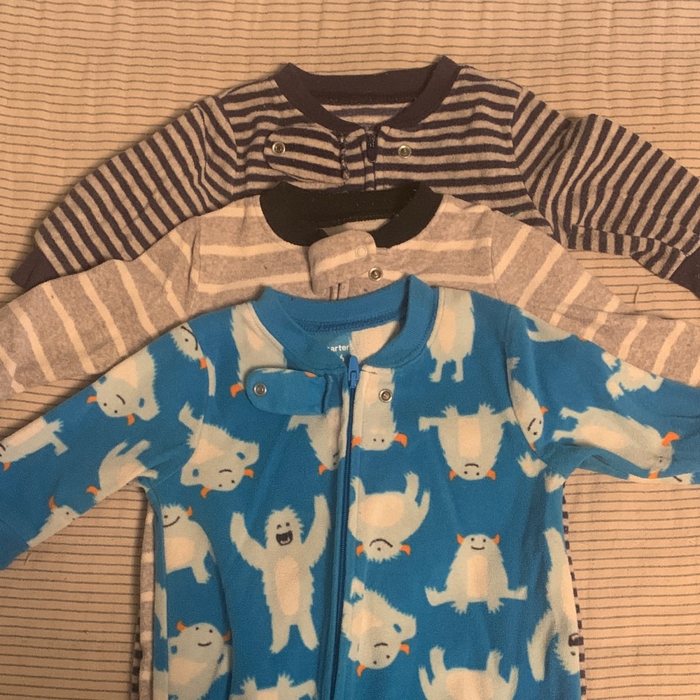 Bundle of 3 Carters footed pajamas, size 6 mo